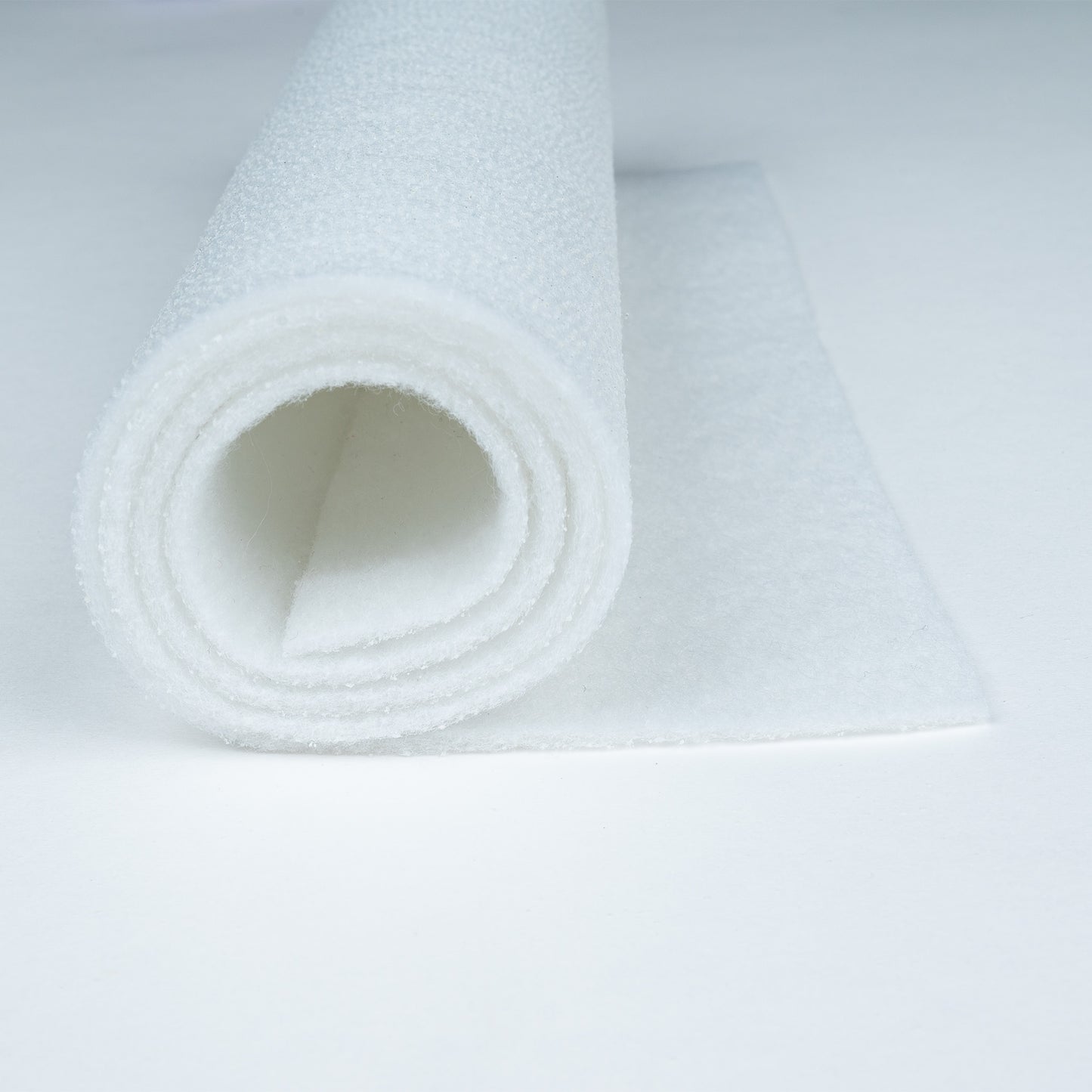 Iron-On Compact Medium Fleece 100g/m2 White